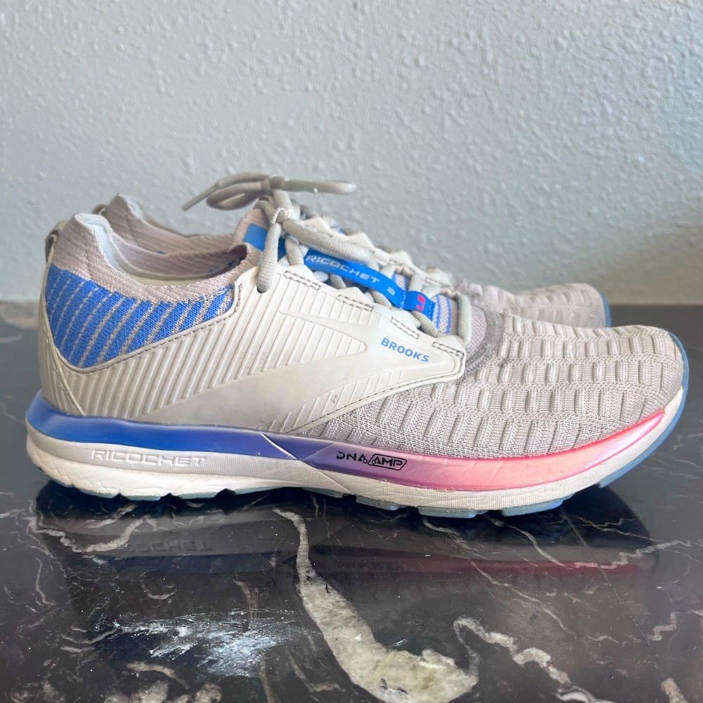 Brooks Ricochet 2 LE Women’s Running Shoes Size 8 Worn Once!!